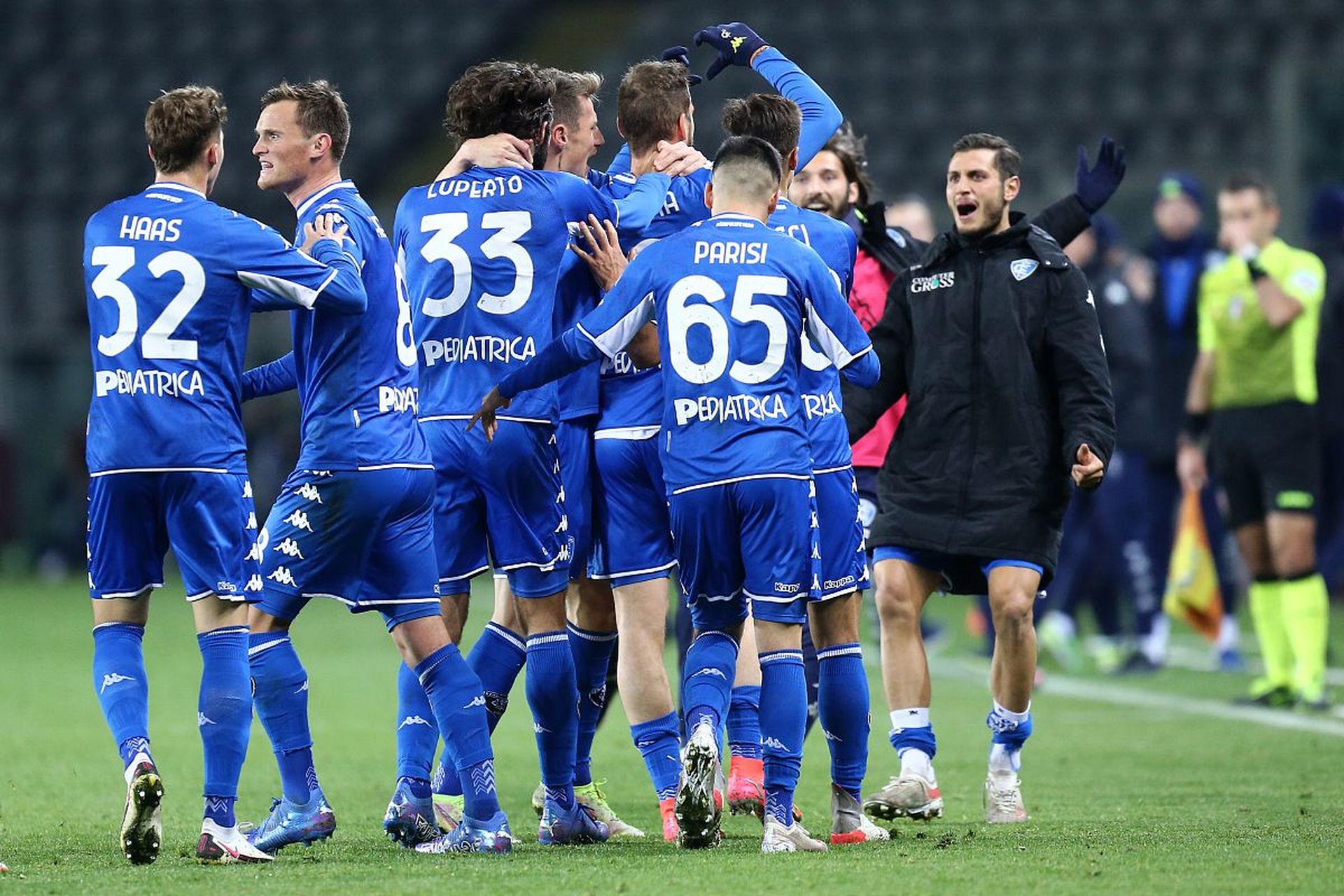 出其不意地 出其不意地